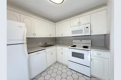 20400 W Country Club Dr #209, Aventura, FL 33180 - Photo 9