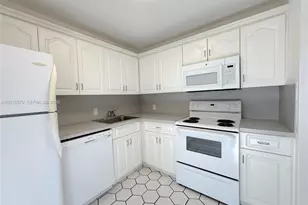 20400 W Country Club Dr, Aventura, FL 33180 - Photo 9