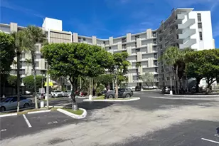 20400 W Country Club Dr, Aventura, FL 33180 - Photo 23