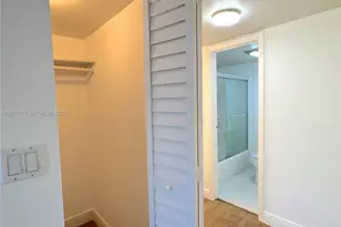 20400 W Country Club Dr, Aventura, FL 33180 - Photo 15