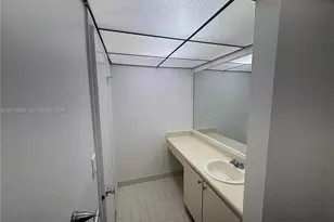 18875 NW 62nd Ave, Hialeah, FL 33015 - Photo 13