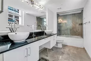 31 SE 5th St, Miami, FL 33131 - Photo 21