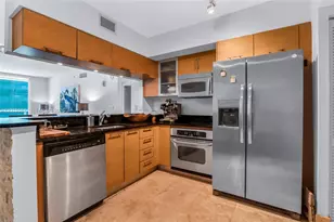 31 SE 5th St, Miami, FL 33131 - Photo 13