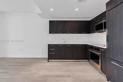 45 SW 9th St #3502, Miami, FL 33130 - Photo 3