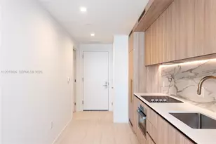 77 SE 5th St, Miami, FL 33131 - Photo 3