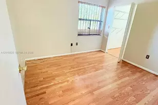 445 W Park Dr, Miami, FL 33172 - Photo 11