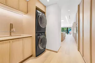 72 W Shore Dr W, Miami, FL 33133 - Photo 37