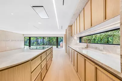 72 W Shore Dr W, Miami, FL 33133 - Photo 17