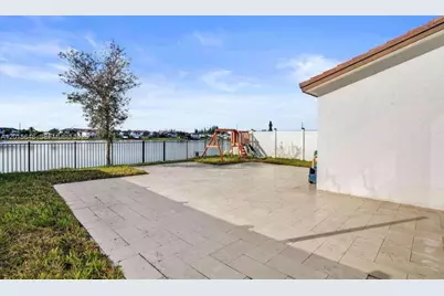 3460 W 103rd Ter, Hialeah, FL 33018 - Photo 37