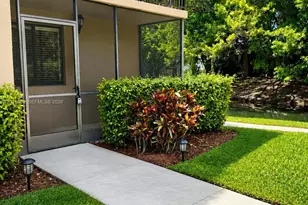 439 Lakeview Dr, Weston, FL 33326 - Photo 5