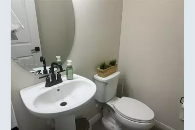 2162 Appleton Cir N, Oakland Park, FL 33309 - Photo 15