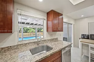8972 SW 8th St, Boca Raton, FL 33433 - Photo 11