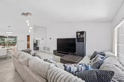8972 SW 8th St, Boca Raton, FL 33433 - Photo 5