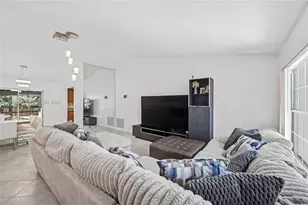 8972 SW 8th St, Boca Raton, FL 33433 - Photo 5