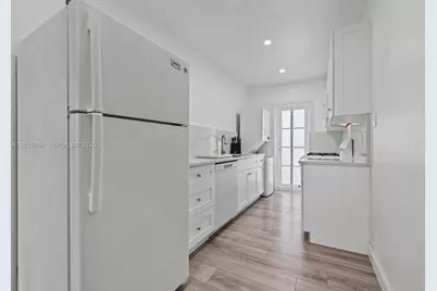 8550 Byron Ave #2G, Miami Beach, FL 33141 - Photo 3