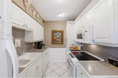636 NE 17th Ter, Fort Lauderdale, FL 33304 - Photo 17