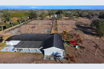4291 SW 5th Pl SW, Vero Beach, FL 32968 - Photo 3