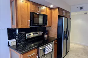 1000 Island Blvd, Aventura, FL 33160 - Photo 11