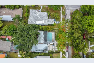 221 SW 25th Rd, Miami, FL 33129 - Photo 13
