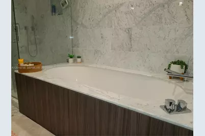 1000 Brickell Plz #3510, Miami, FL 33131 - Photo 17