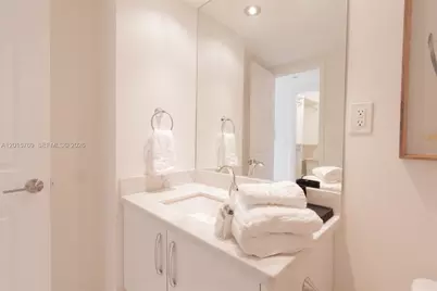 19370 W Collins Ave #902, Sunny Isles Beach, FL 33160 - Photo 9