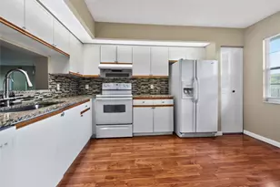 13055 SW 15th Ct, Pembroke Pines, FL 33027 - Photo 7