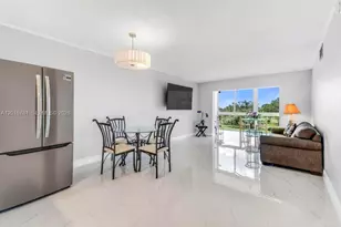1020 Country Club Dr, Margate, FL 33063 - Photo 9