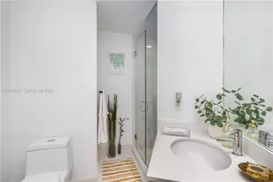 121 NE 34th St, Miami, FL 33137 - Photo 13
