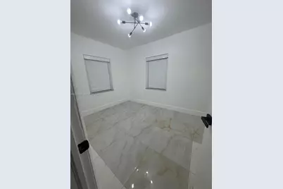 833 NW 75th St, Miami, FL 33150 - Photo 11