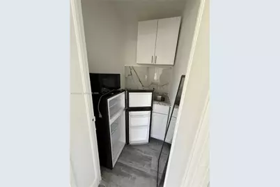 1760 NW 84th St, Miami, FL 33147 - Photo 9