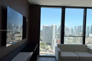 20 NE 11th St, Miami, FL 33132 - Photo 11