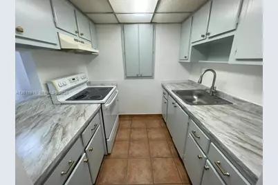 10112 SW 20th St, Miami, FL 33165 - Photo 5