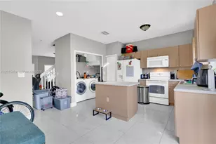 1660 SE 30th St, Homestead, FL 33035 - Photo 13
