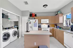 1660 SE 30th St, Homestead, FL 33035 - Photo 9