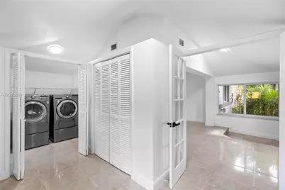 1835 SW 18th St, Miami, FL 33145 - Photo 15