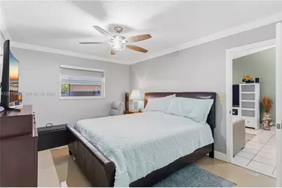 5471 W 27th Ct, Hialeah, FL 33016 - Photo 19