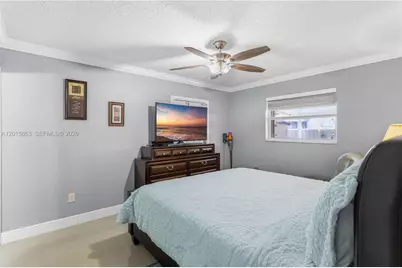5471 W 27th Ct, Hialeah, FL 33016 - Photo 13