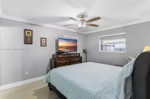 5471 W 27th Ct, Hialeah, FL 33016 - Photo 13