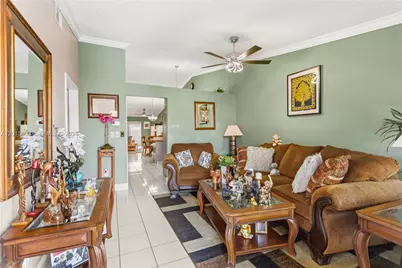 5471 W 27th Ct, Hialeah, FL 33016 - Photo 3