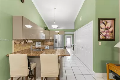 5471 W 27th Ct, Hialeah, FL 33016 - Photo 7