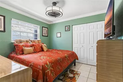 5471 W 27th Ct, Hialeah, FL 33016 - Photo 17
