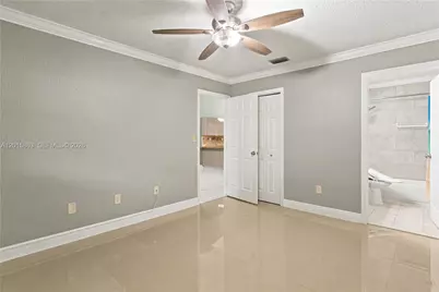 5471 W 27th Ct, Hialeah, FL 33016 - Photo 17