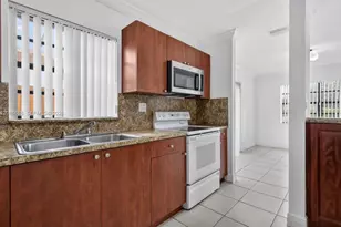 6904 NW 169th St, Hialeah, FL 33015 - Photo 9
