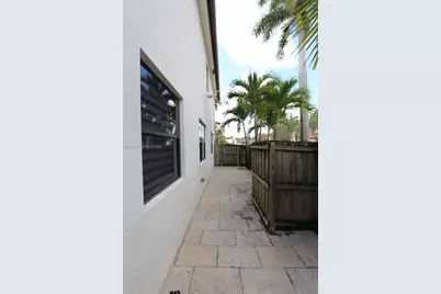 8925 NW 99th Ave, Doral, FL 33178 - Photo 9
