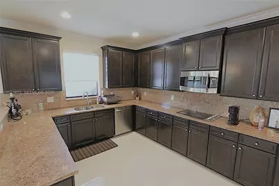 8925 NW 99th Ave, Doral, FL 33178 - Photo 13