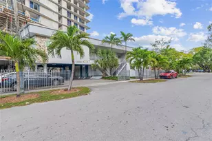 13880 NE 20th Pl, North Miami Beach, FL 33181 - Photo 25