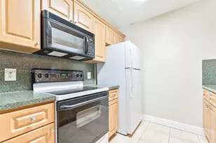 13355 SW 9th Ct, Pembroke Pines, FL 33027 - Photo 11
