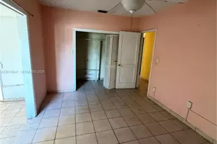841 NE 4th Pl, Hialeah, FL 33010 - Photo 5