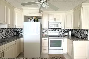 7135 Collins Ave, Miami Beach, FL 33141 - Photo 11