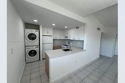 10296 NW 9th St Cir #202, Miami, FL 33172 - Photo 3